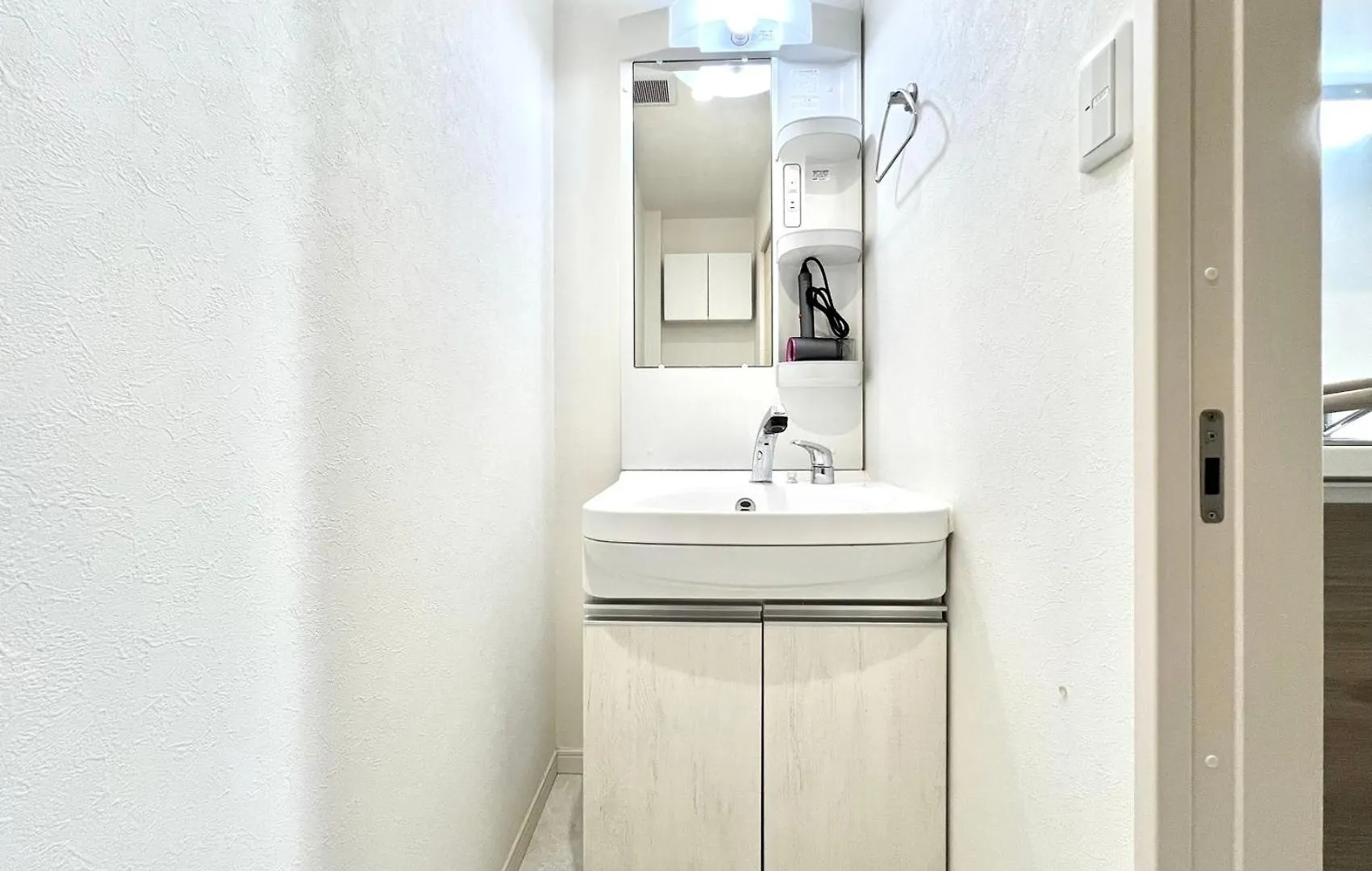 Shinjuku Ochiai Soluna White House Tokyo
